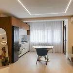 Modern Open Space Near Center Apartmán *